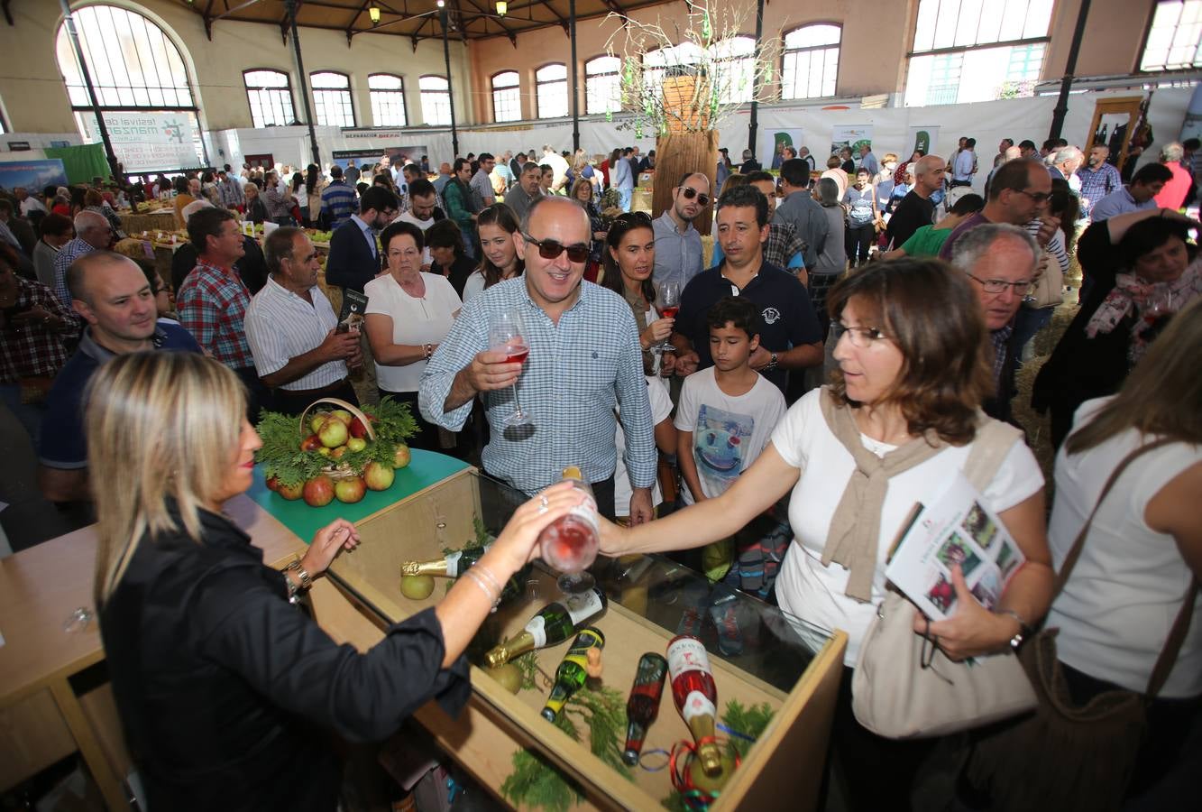 Nacho y Esther Manzano defienden el sabor asturiano en el Festival de la Manzana de Villaviciosa