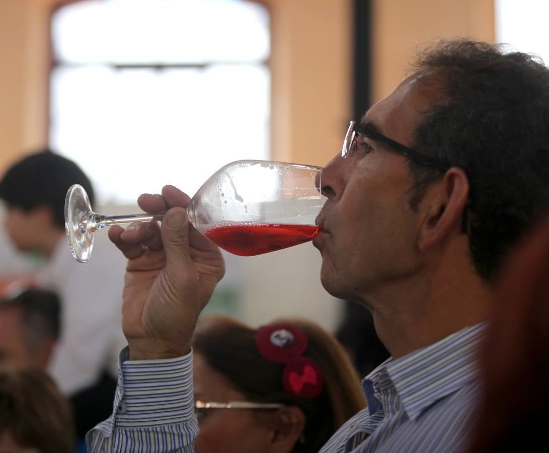 Nacho y Esther Manzano defienden el sabor asturiano en el Festival de la Manzana de Villaviciosa