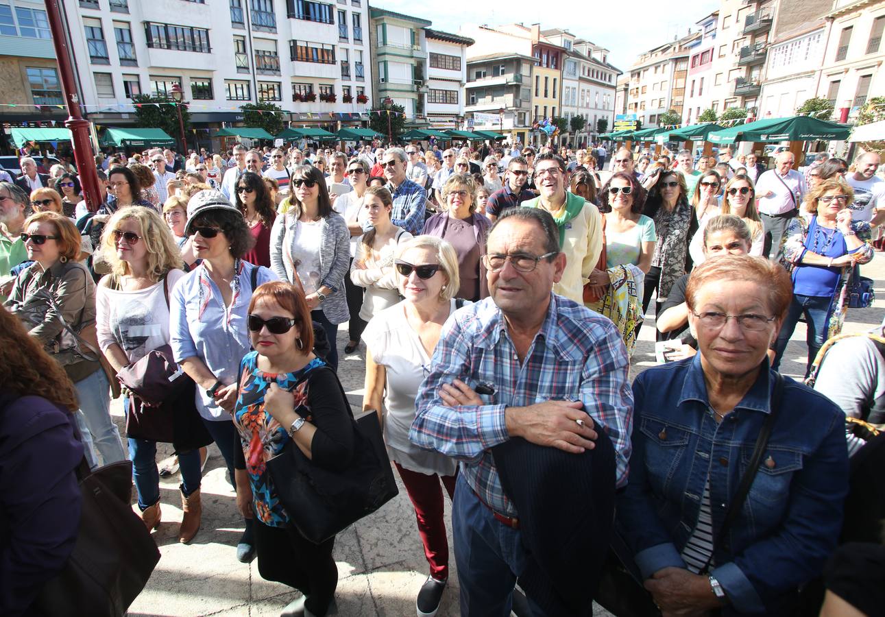 Nacho y Esther Manzano defienden el sabor asturiano en el Festival de la Manzana de Villaviciosa