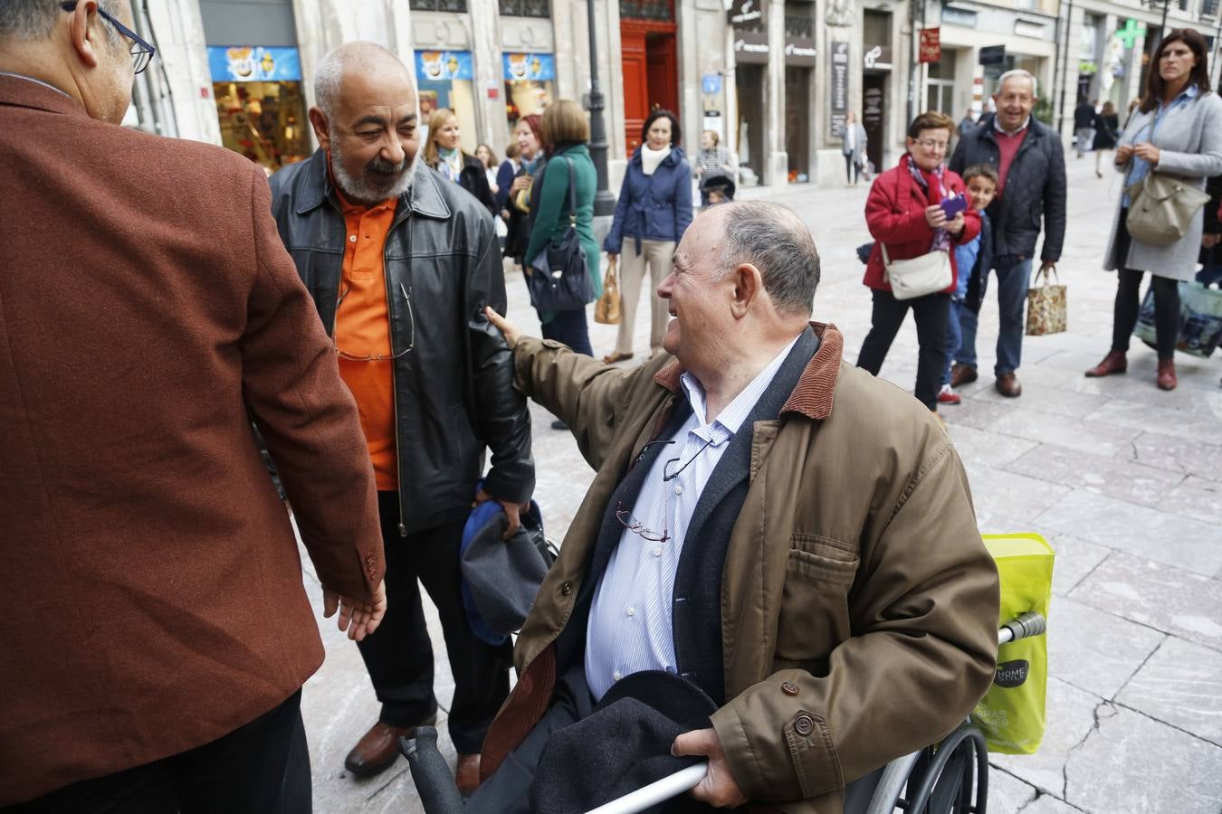 Premios Princesa: encuentro con Leonardo Padura en Avilés y visita a Oviedo