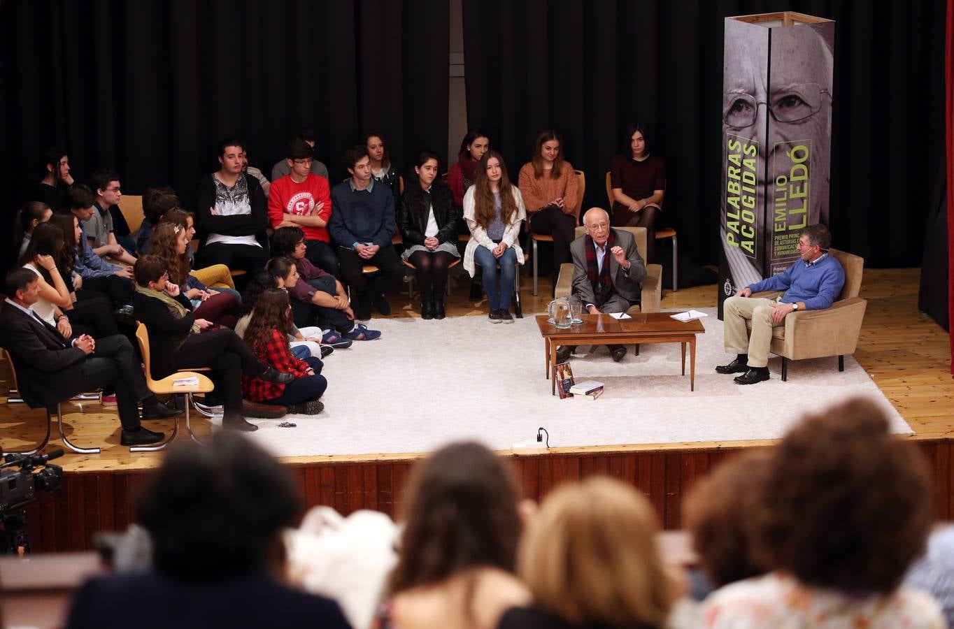 Premios Princesa de Asturias | Emilio Lledó mantiene un encuentro con estudiantes en Oviedo
