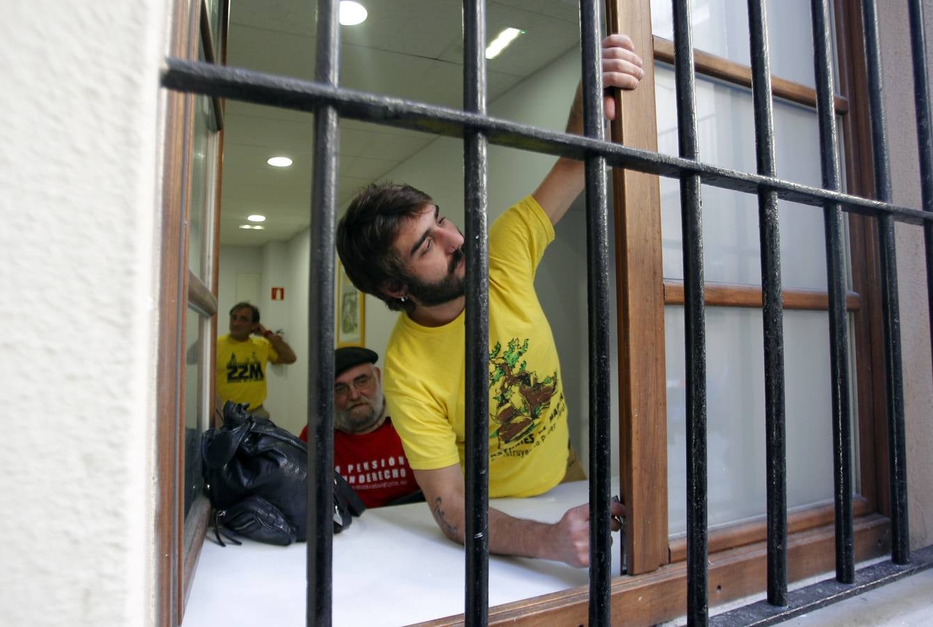 Integrantes de la Marcha por la Dignidad se encierran el Ayuntamiento de Oviedo