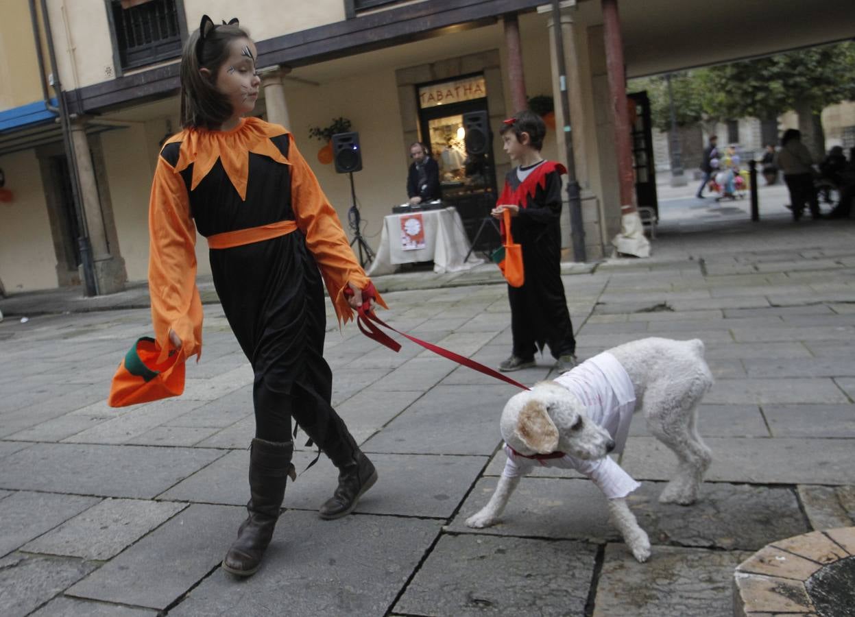 ‘Truco o trato’ en la plaza de El Fontán