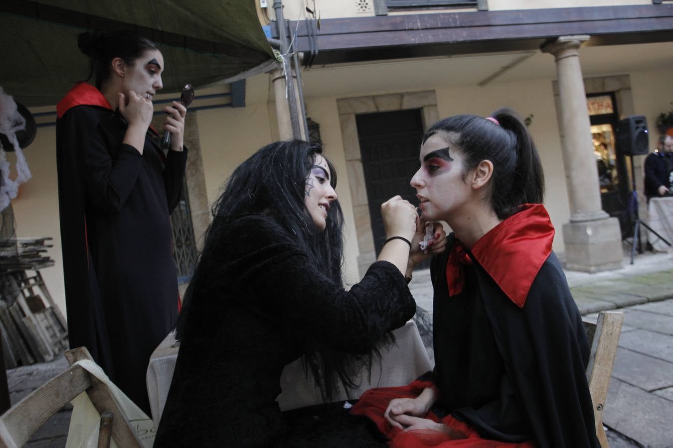 ‘Truco o trato’ en la plaza de El Fontán