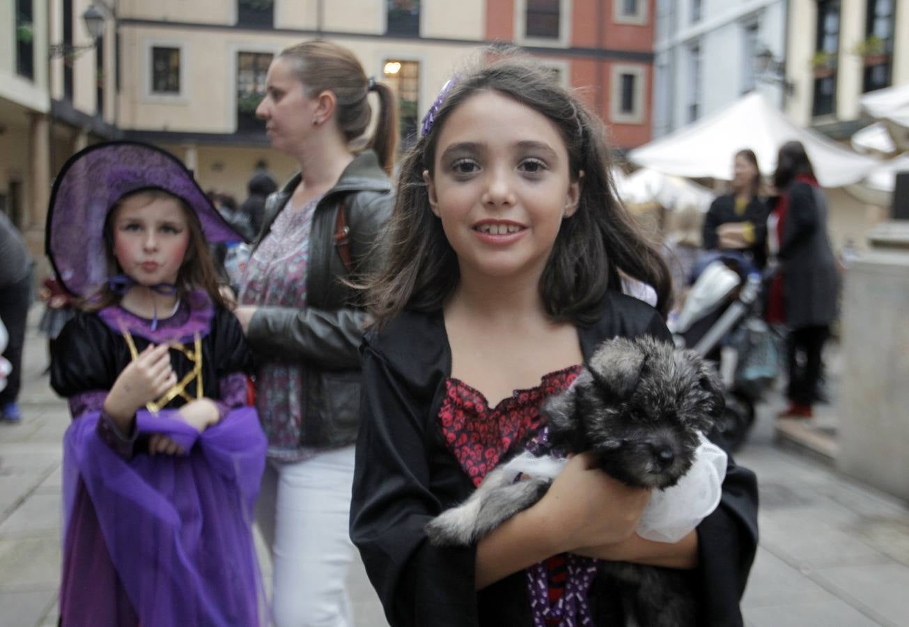 ‘Truco o trato’ en la plaza de El Fontán