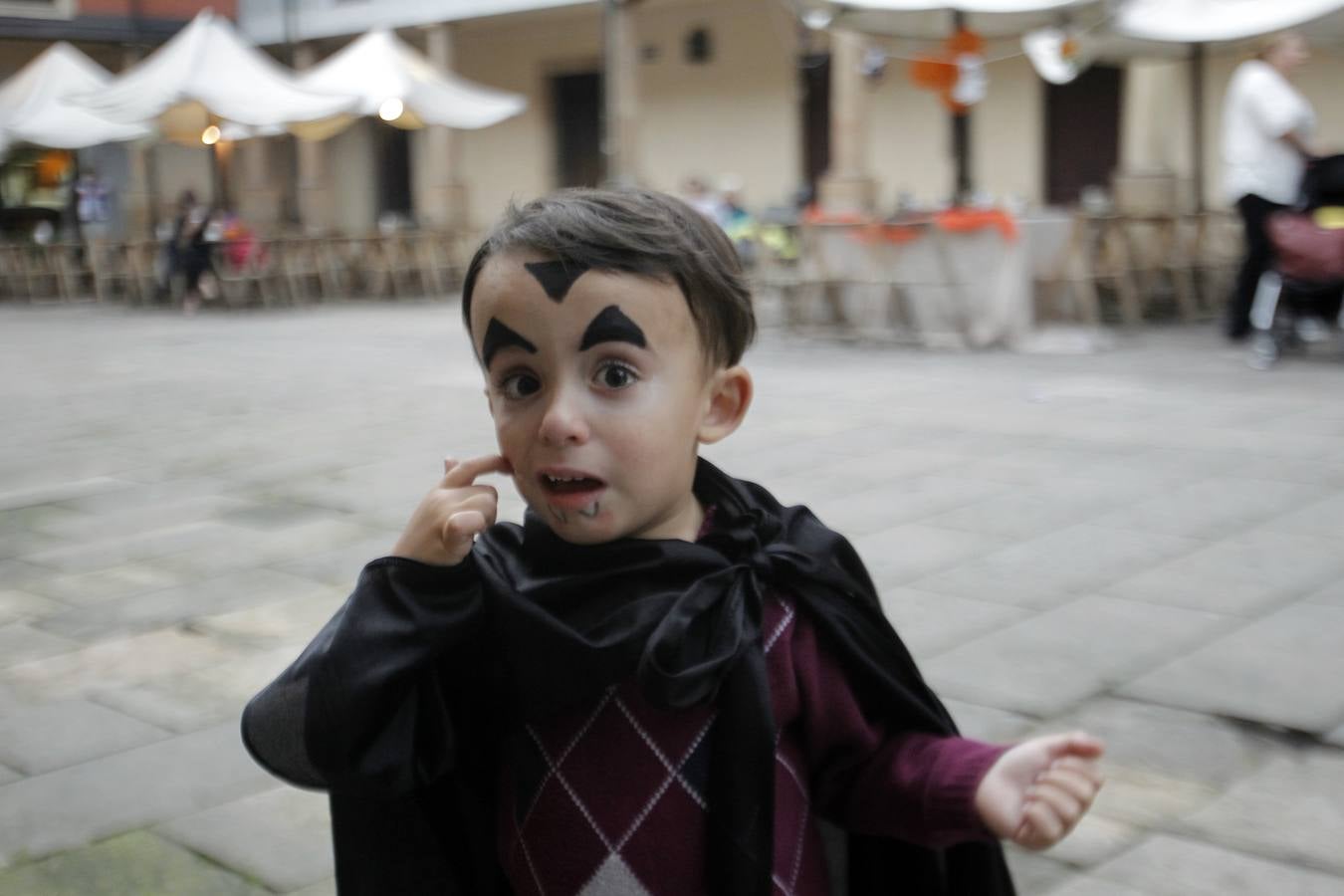 ‘Truco o trato’ en la plaza de El Fontán