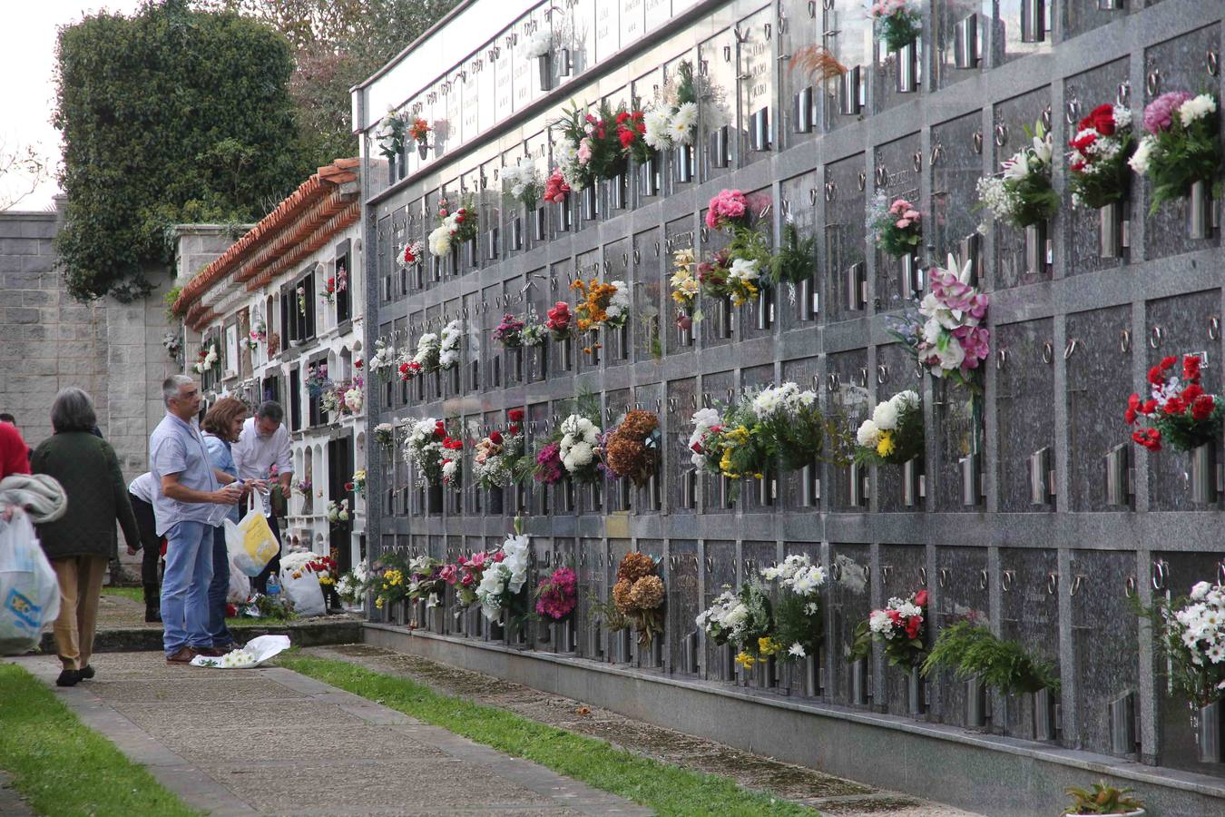 El Oriente asturiano honra a sus difuntos