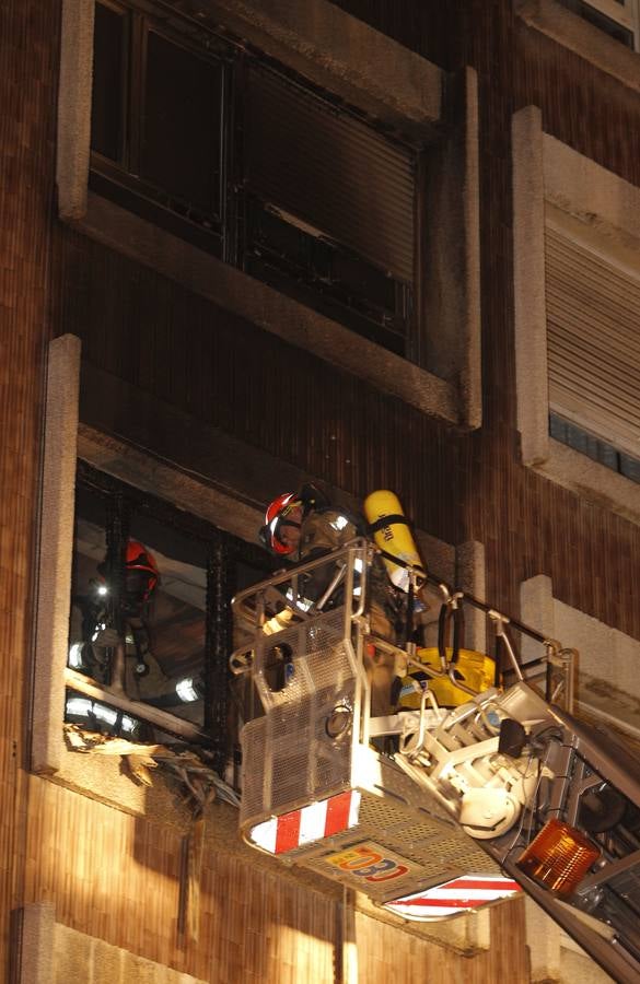 Incendio en la calle Comandante Vallespín de Oviedo