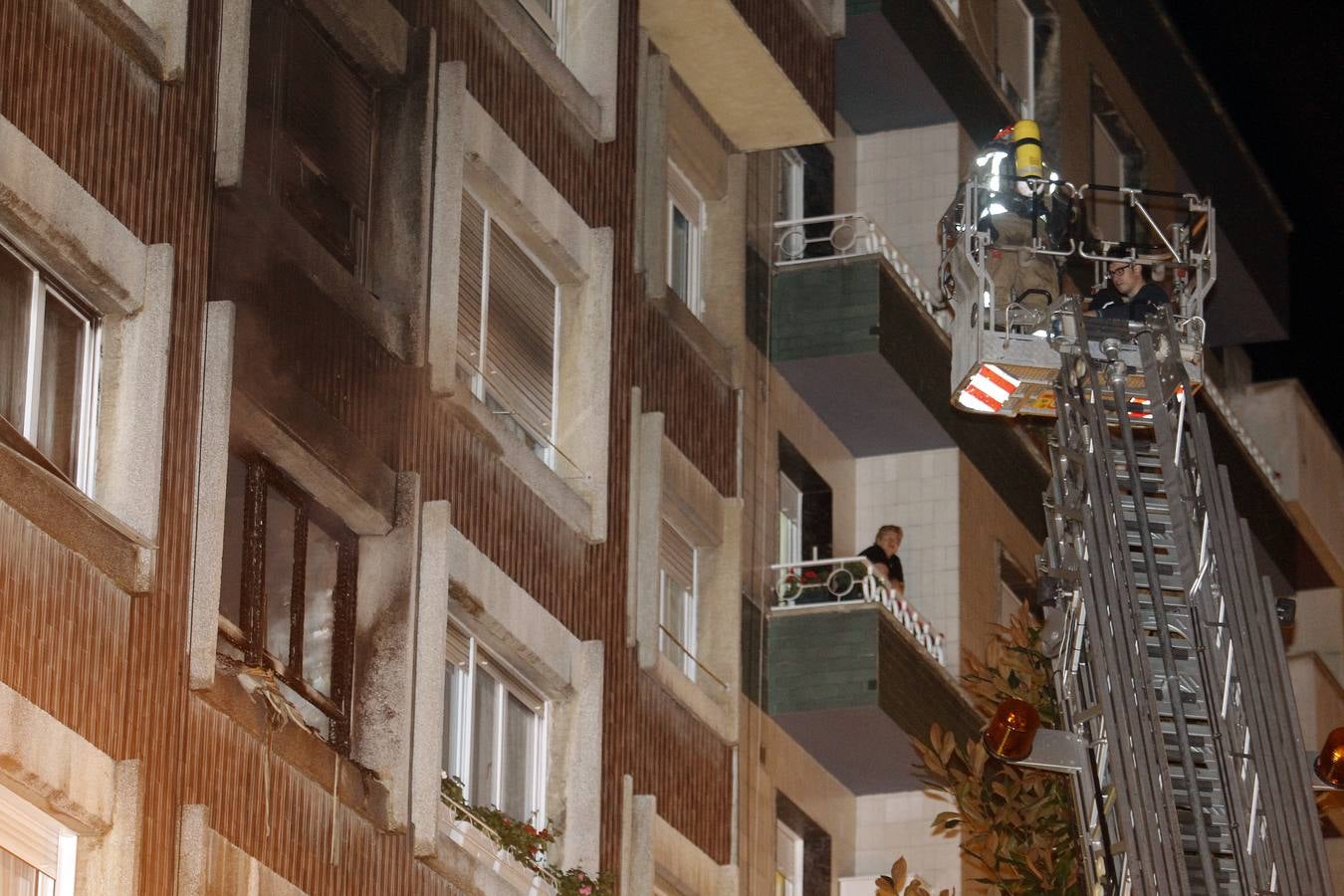 Incendio en la calle Comandante Vallespín de Oviedo