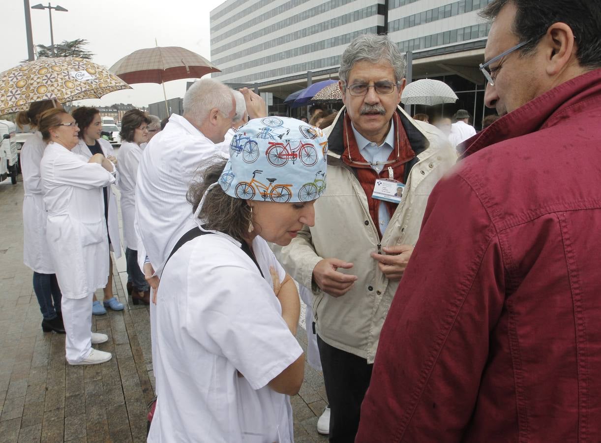 Protesta de los trabajadores del HUCA