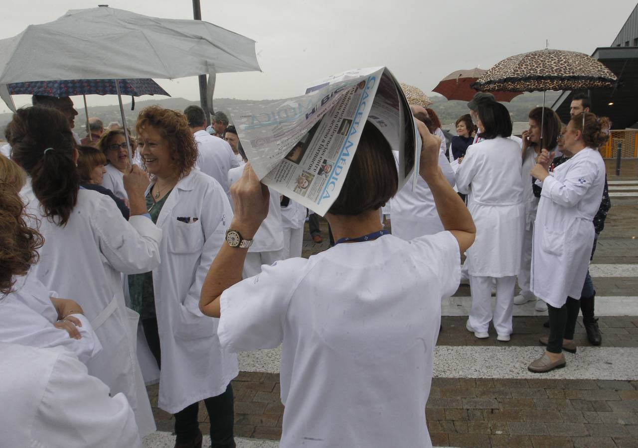 Protesta de los trabajadores del HUCA