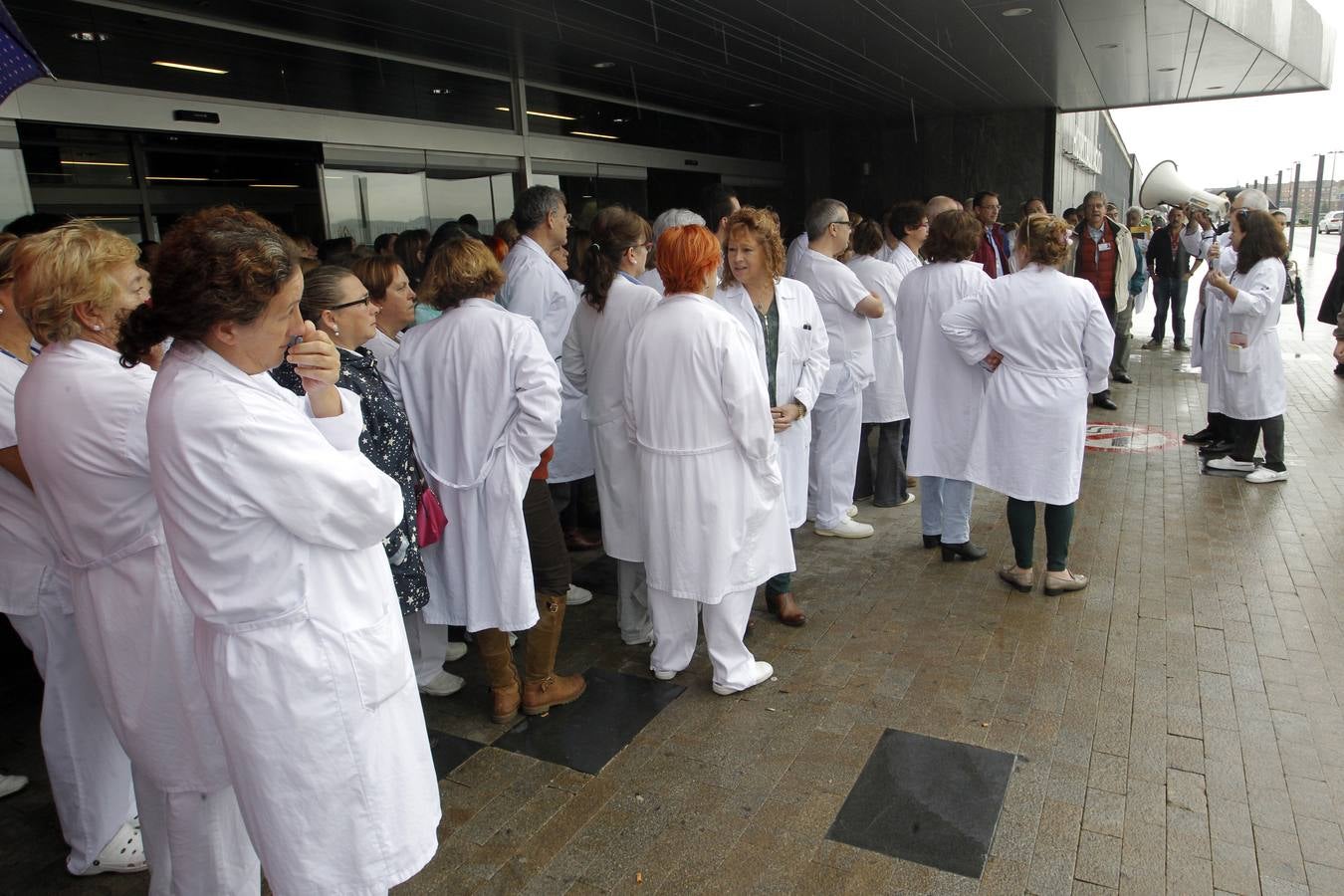 Protesta de los trabajadores del HUCA