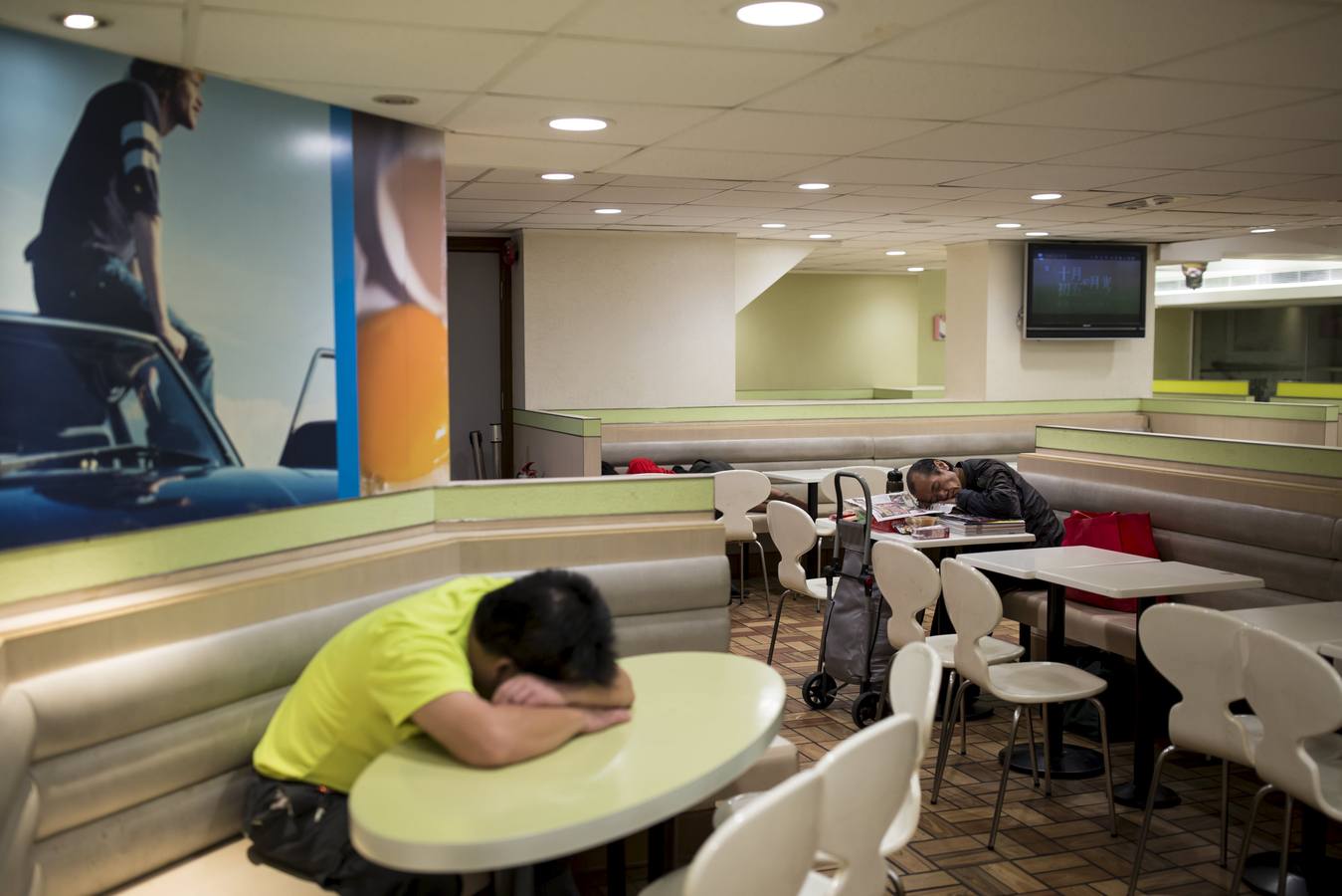 Los &#039;McSleepers&#039;, sin techo durmiendo en restaurantes de comida rápida