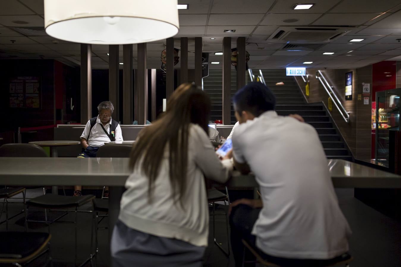 Los &#039;McSleepers&#039;, sin techo durmiendo en restaurantes de comida rápida