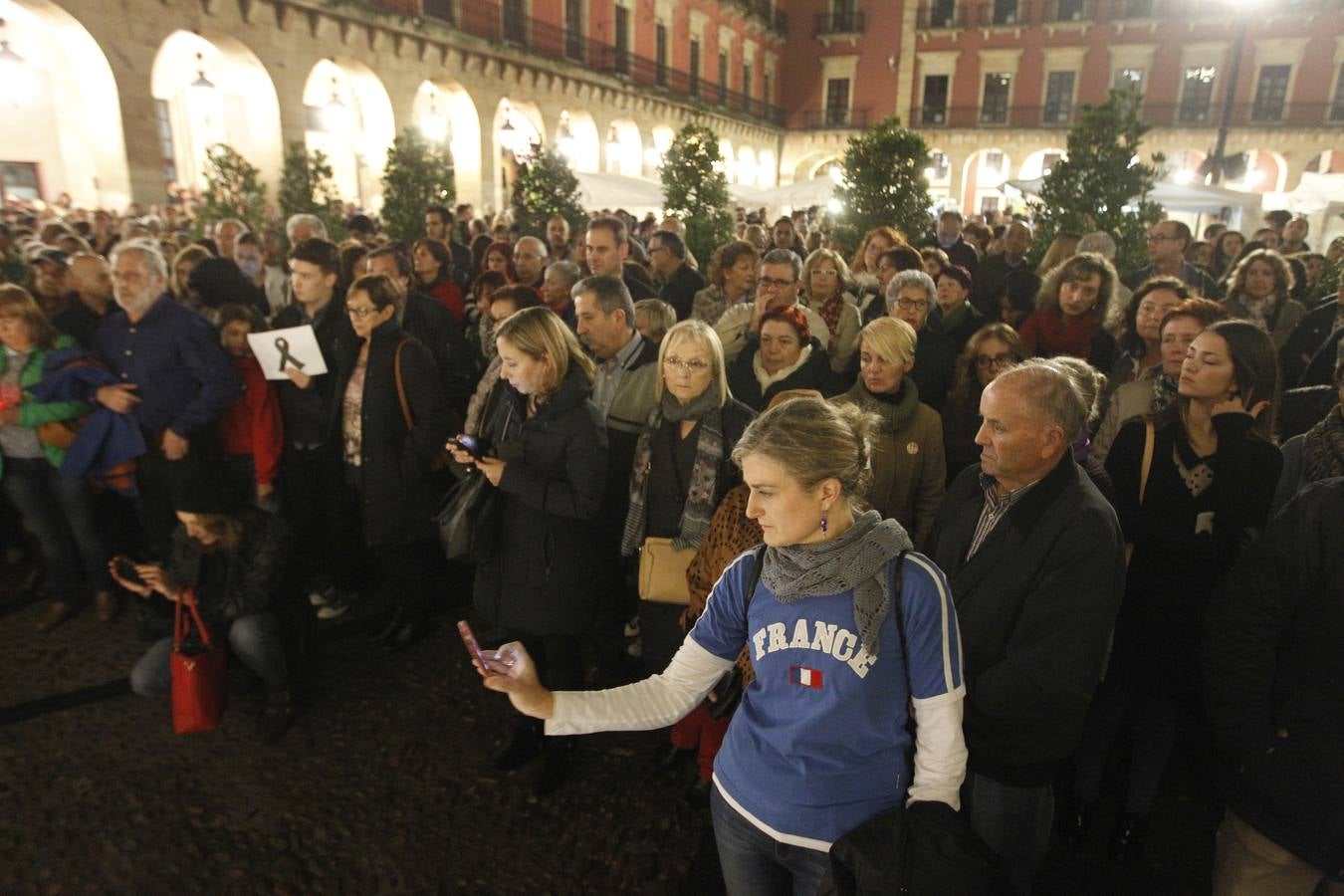 Manifestación en Gijón contra los atentados de París