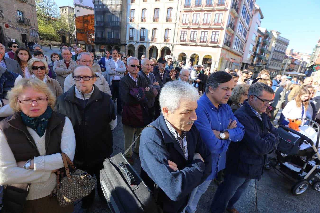 Concentración en Avilés por los atentados de París