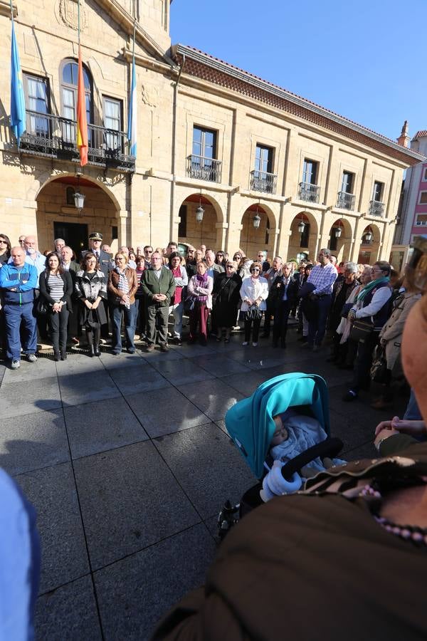 Concentración en Avilés por los atentados de París