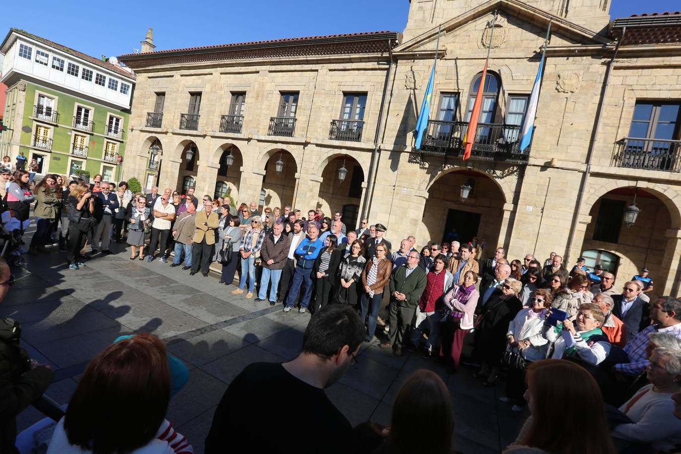 Concentración en Avilés por los atentados de París