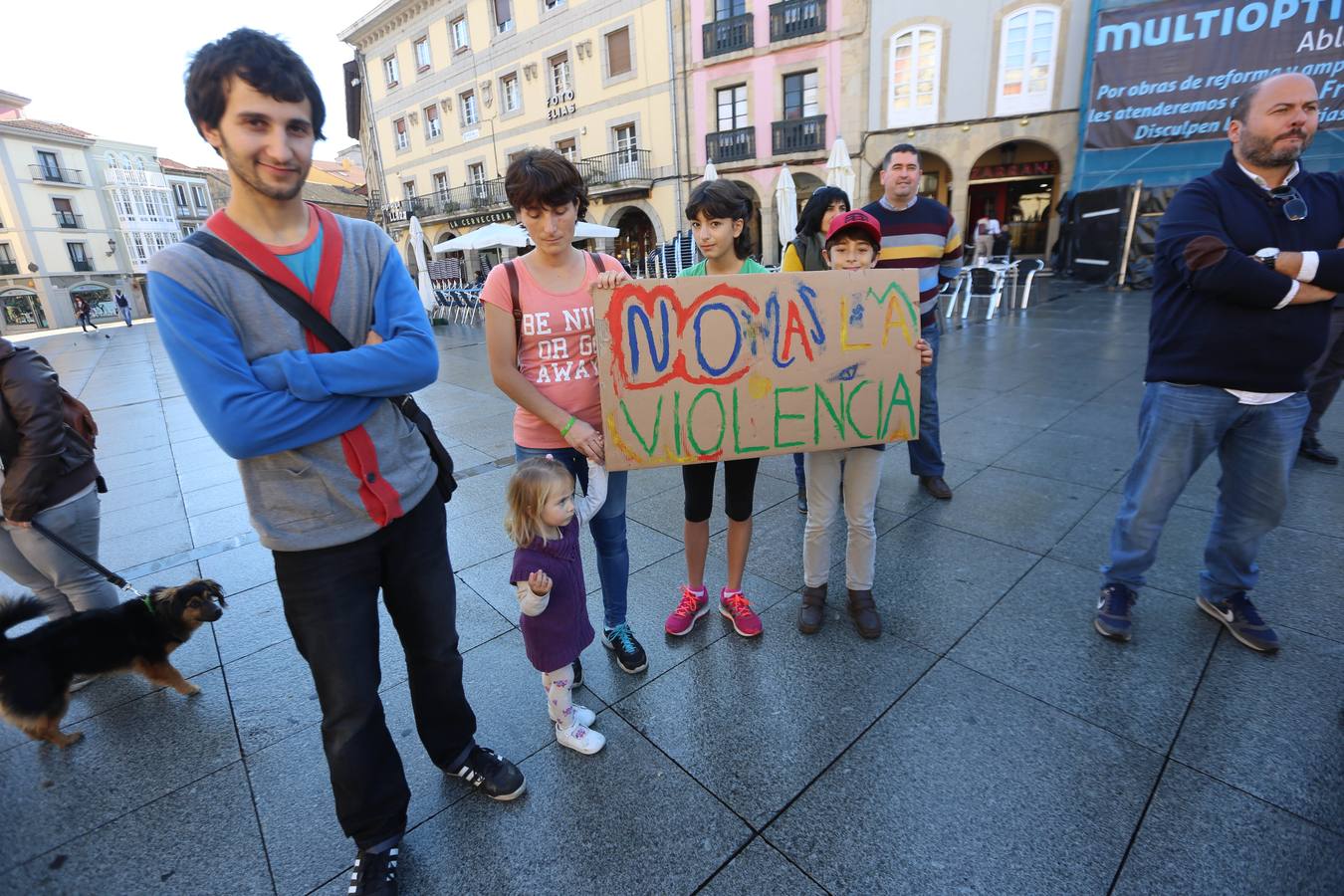 Concentración en Avilés por los atentados de París
