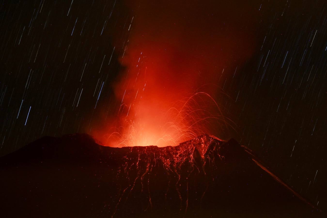 El volcán Tungurahua, en Ecuador, amenaza con ceniza