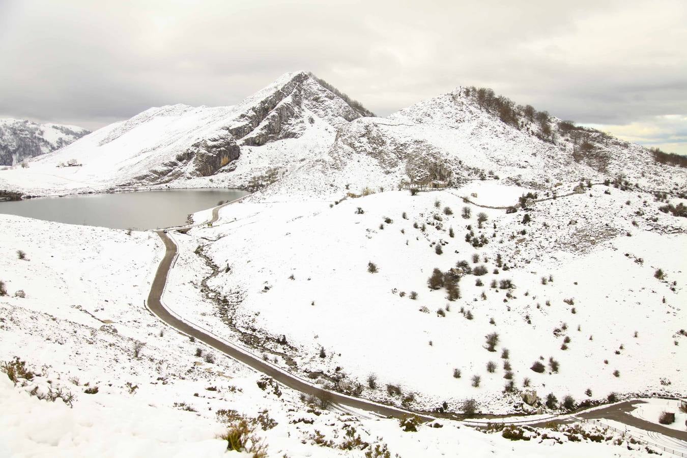 La nieve cubre Asturias