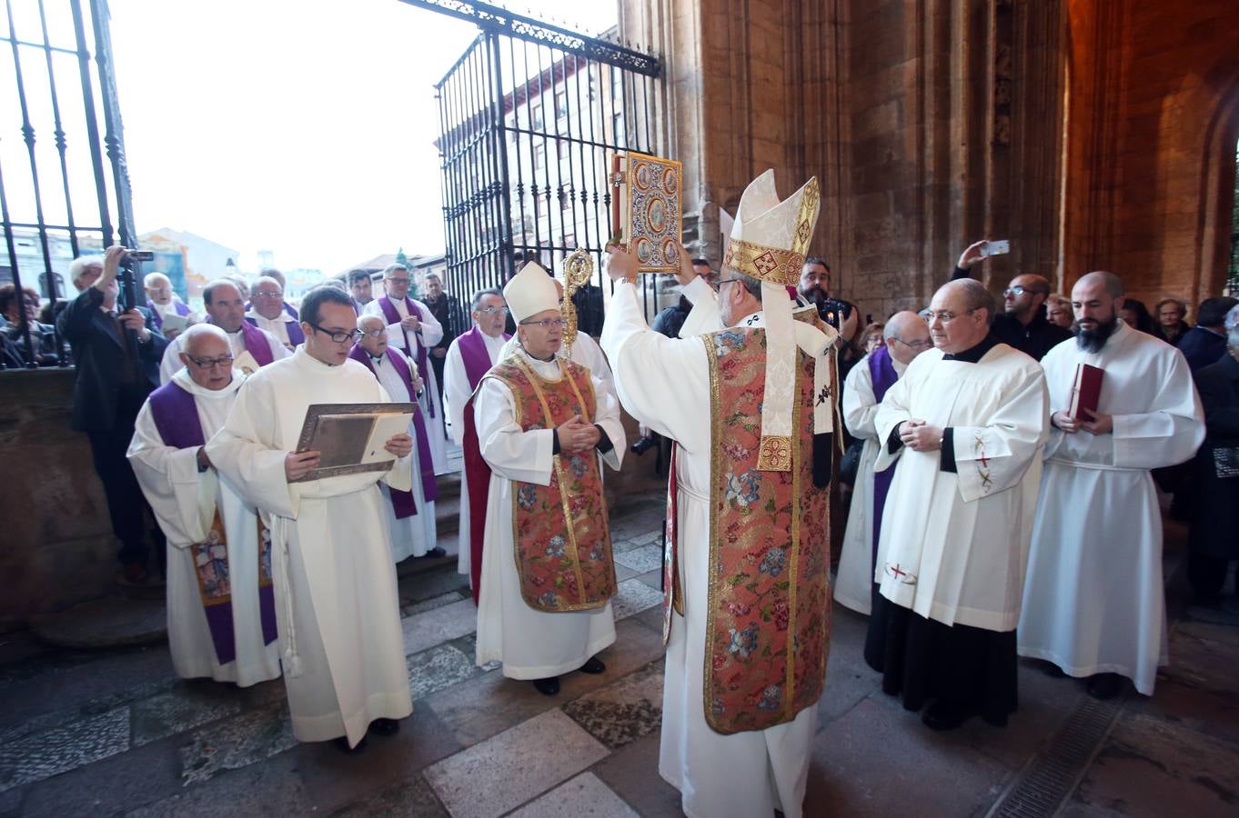 Inauguración del Año de la Misericordia en la Catedral de Oviedo