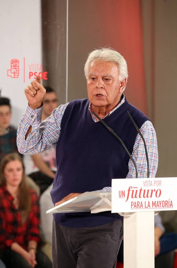 Felipe González carga contra Podemos en el mitin de Oviedo