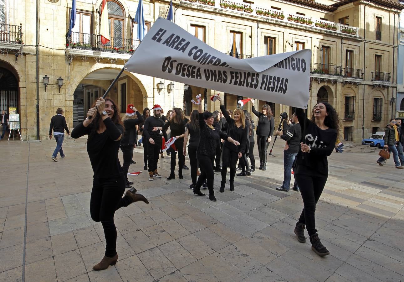 Los comerciantes del Oviedo Antiguo se echan un baile