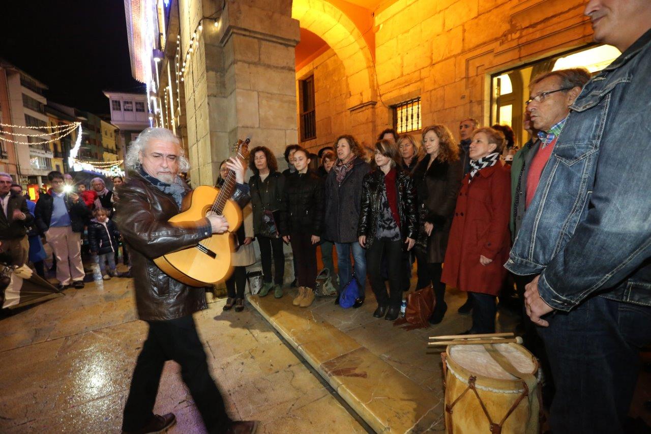 Felicitación musical de LA VOZ DE AVILÉS y Contracanto