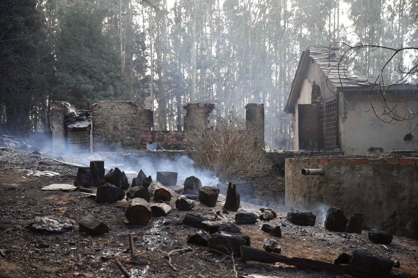 Los daños del fuego en El Franco