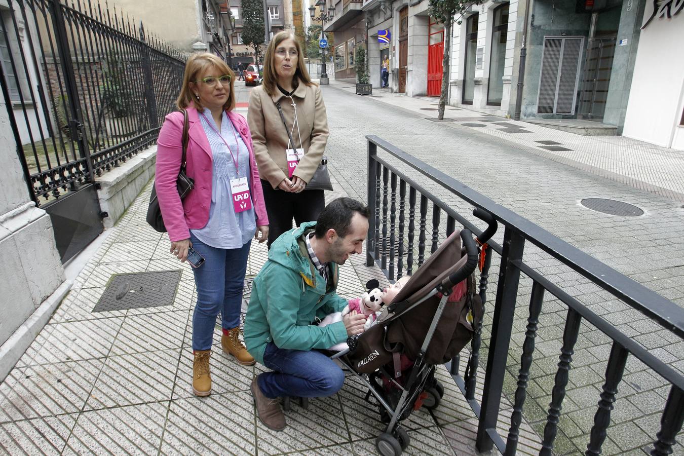 Los asturianos acuden a las urnas