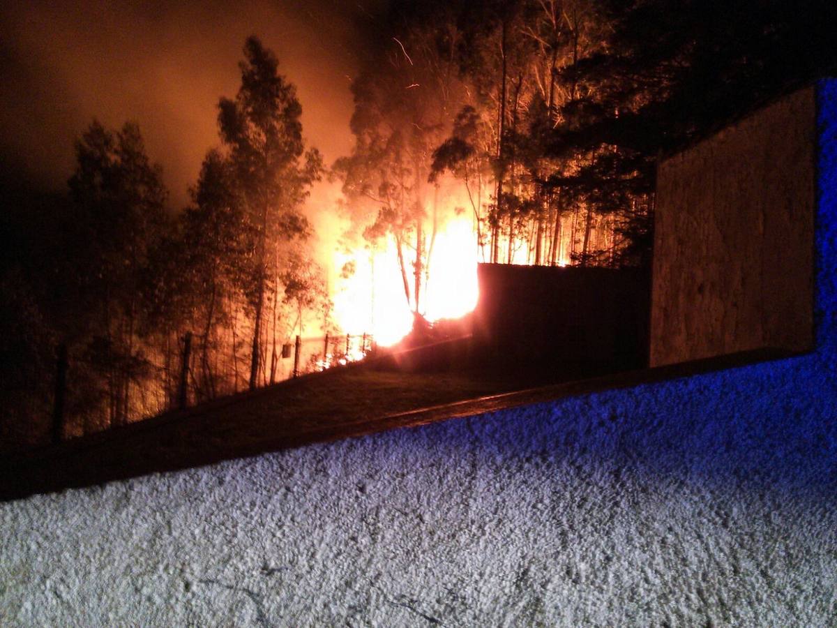 Uno de los incendios, en Villaviciosa.