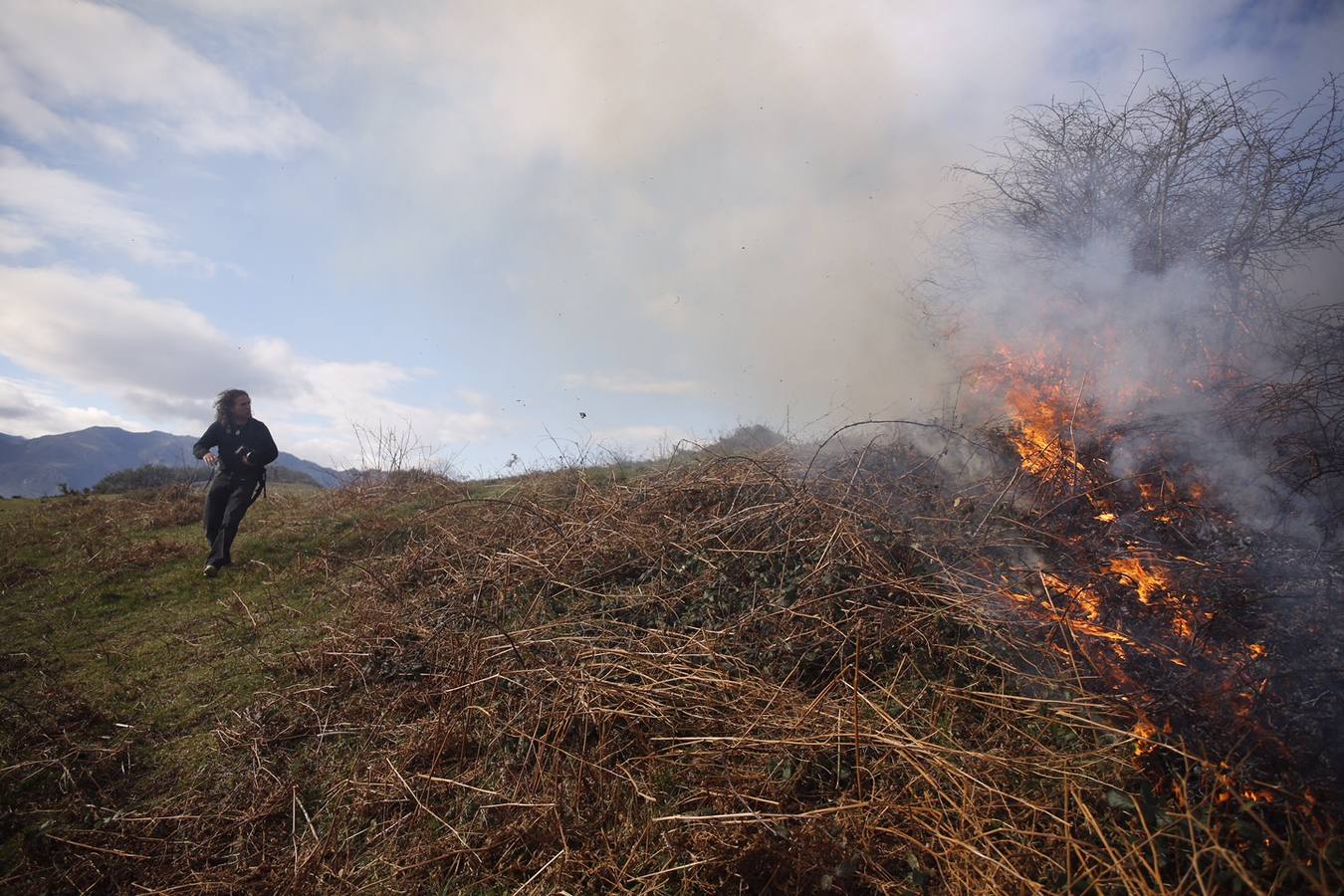 Las imágenes que dejan cinco días de lucha contra el fuego en Asturias