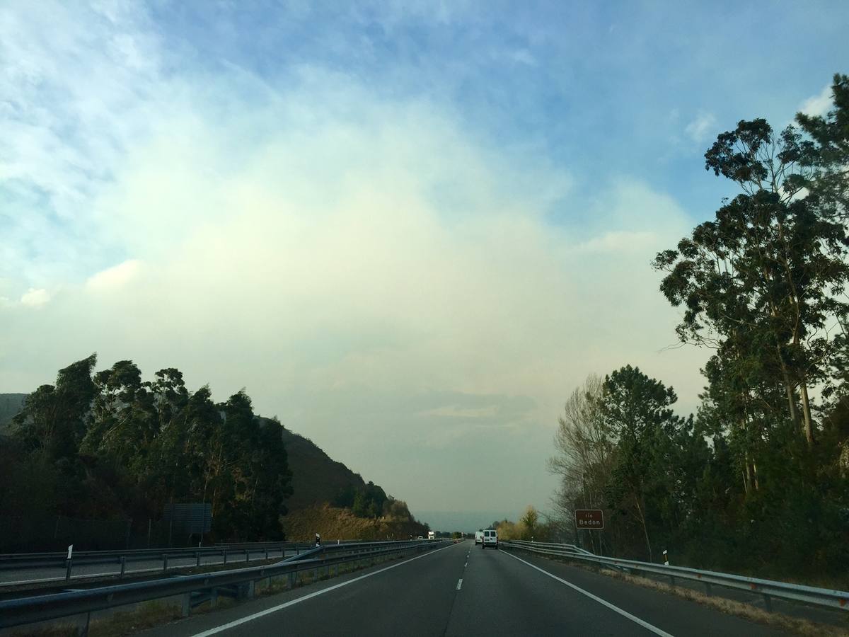 El fuego, de Asturias al País Vasco, por la autovía del Cantábrico