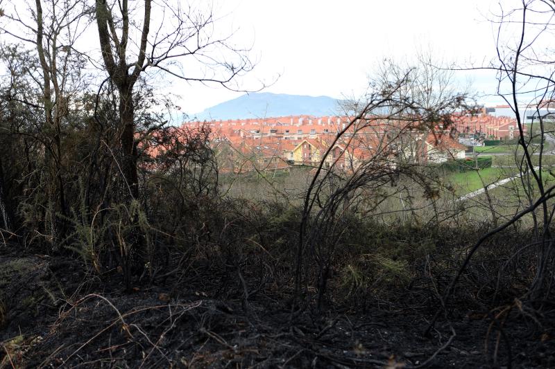 Así están los alrededores de La Fresneda tras el incendio que cercó la urbanización