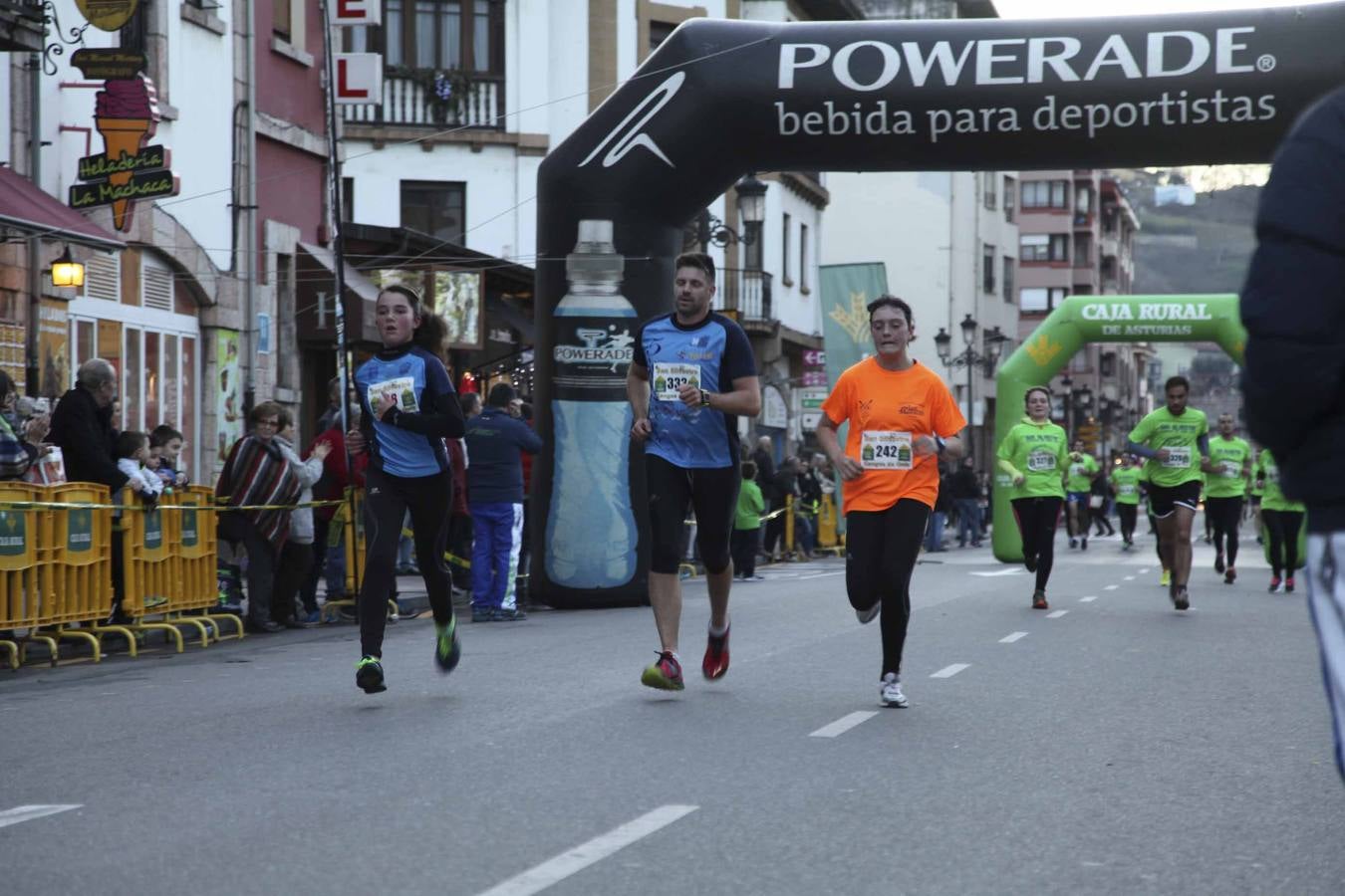 Decenas de corredores cierran el año en Cangas de Onís