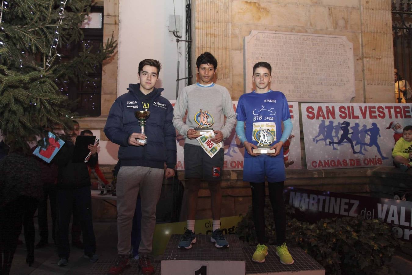 Decenas de corredores cierran el año en Cangas de Onís