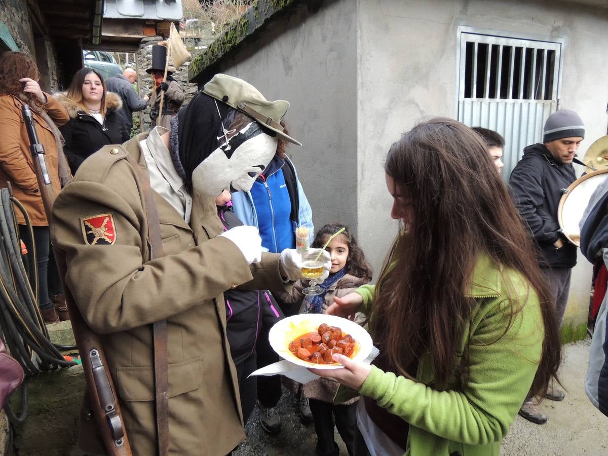 Os Reises llevan sus bailes a los pueblos del Valledor