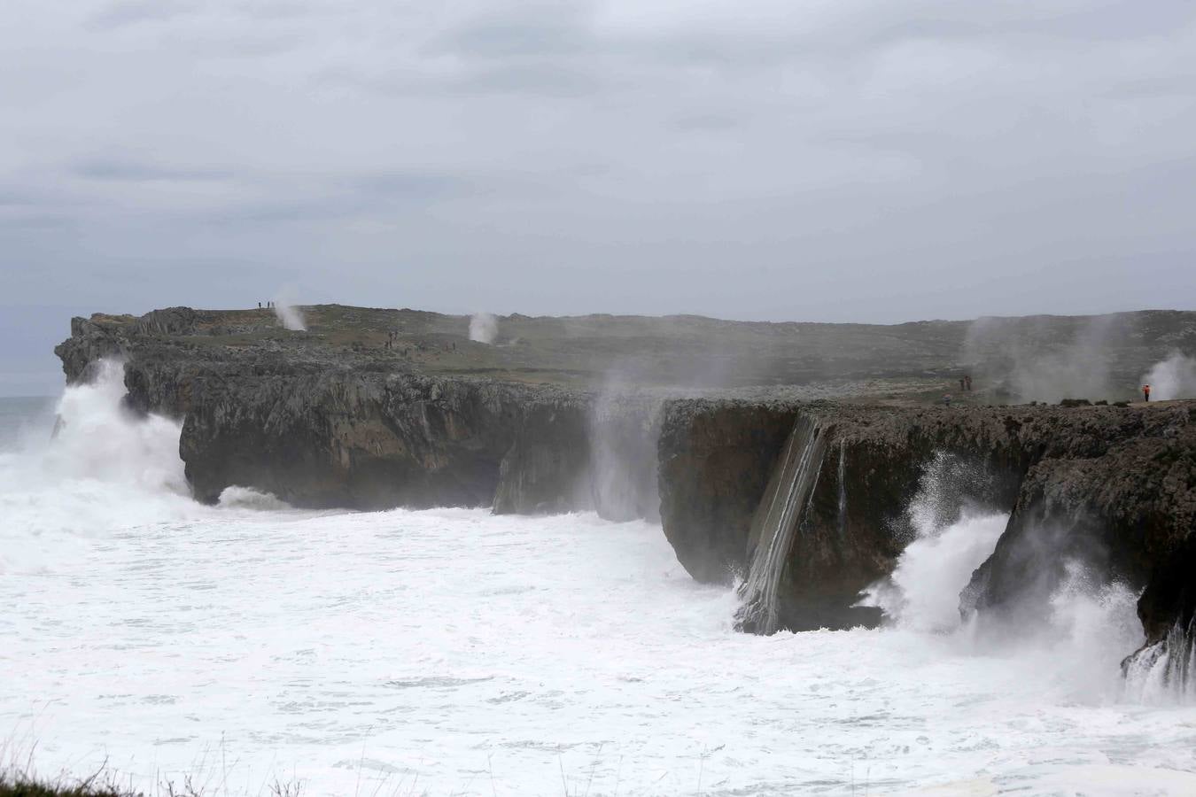 Los bufones de Pría, la otra cara del temporal