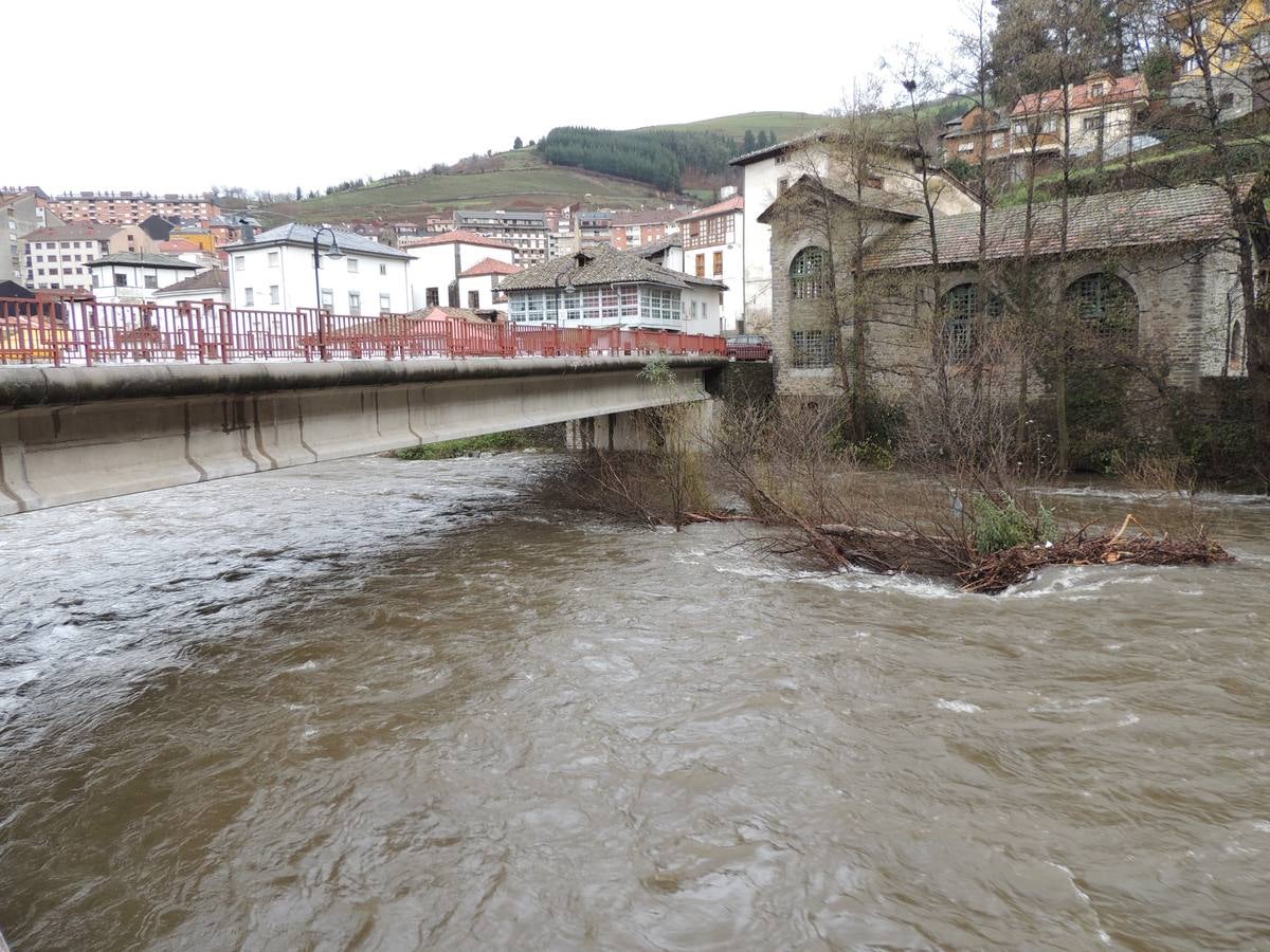 La lluvia no da tregua en el occidente asturiano