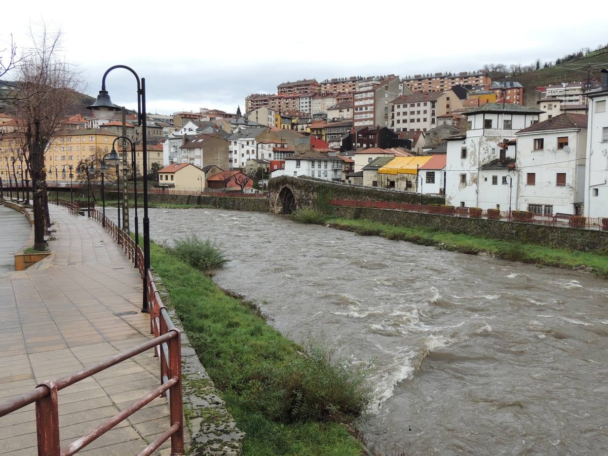 La lluvia no da tregua en el occidente asturiano