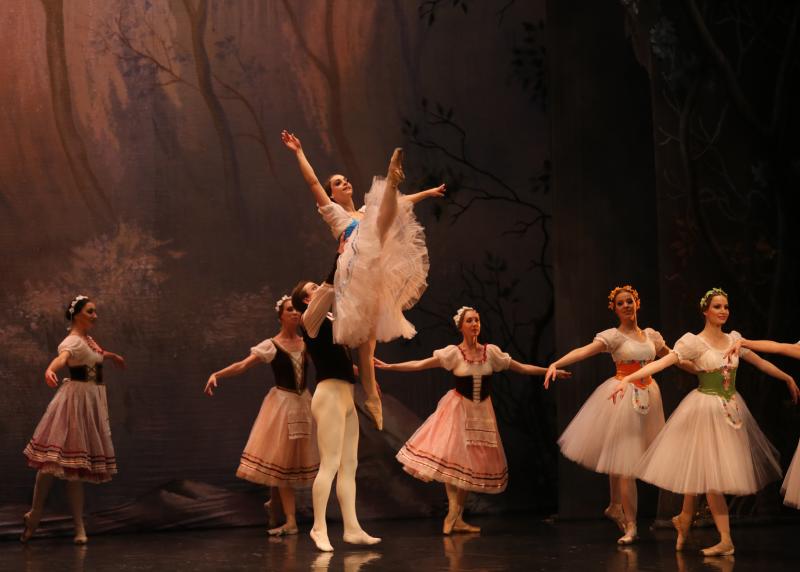 Giselle llena el Teatro Jovellanos de Gijón