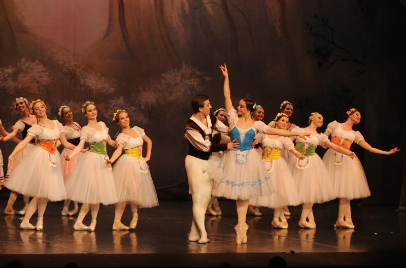 Giselle llena el Teatro Jovellanos de Gijón