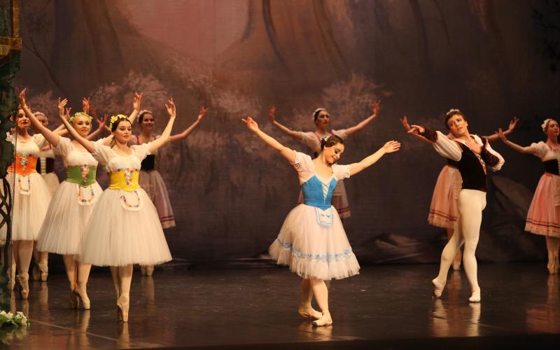 Giselle llena el Teatro Jovellanos de Gijón