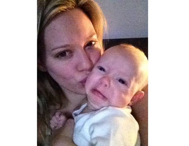 Hilary Duff llegó a enojar a su bebé con tanto mensaje.