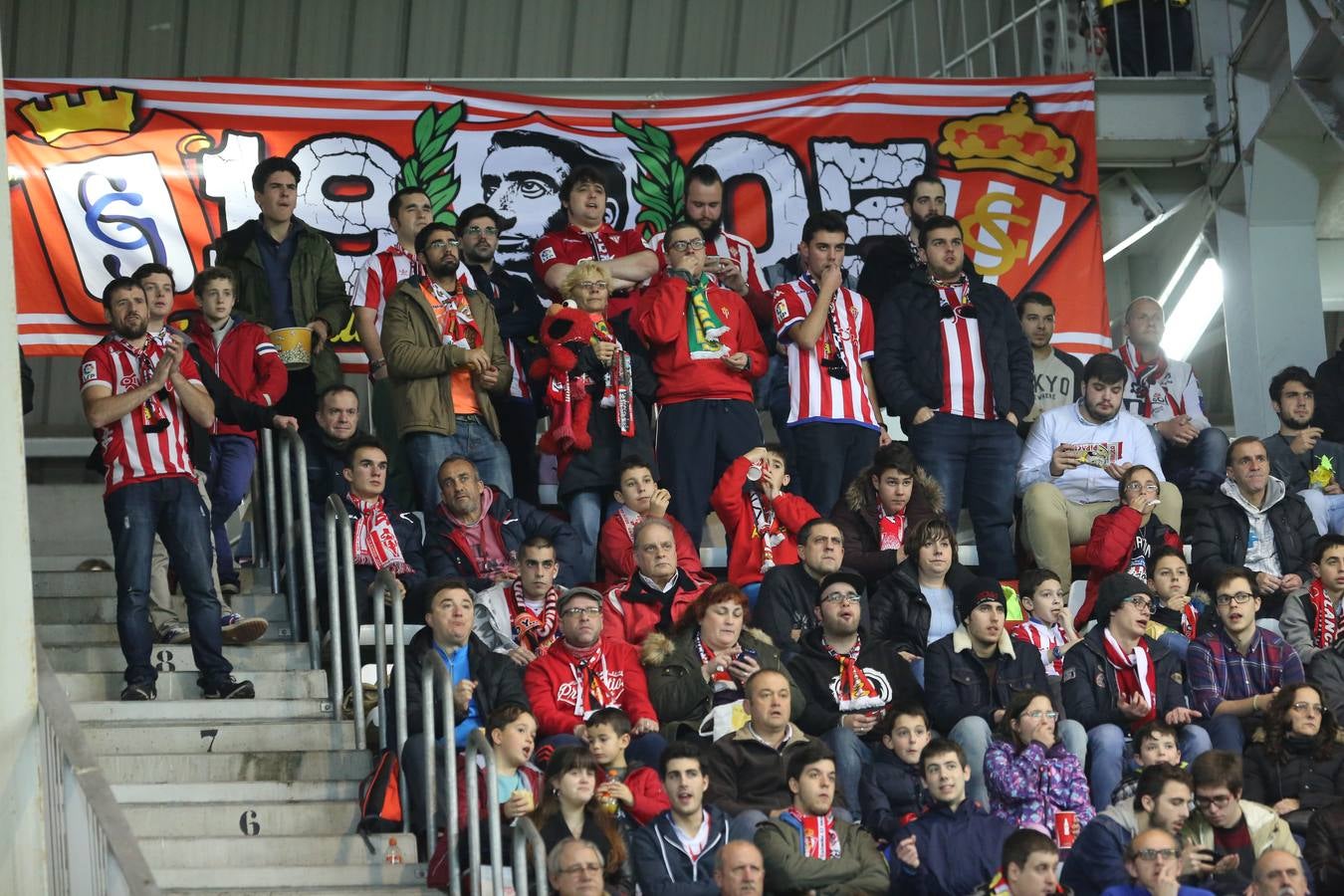 ¿Estuviste en el Sporting 5-1 Real Sociedad? Búscate en las imágenes (I)