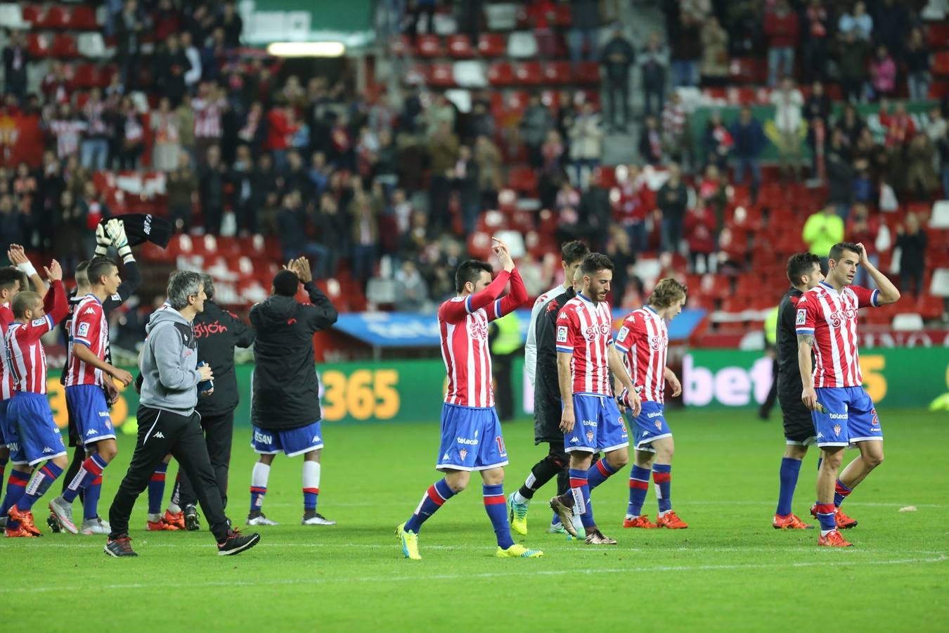 ¿Estuviste en el Sporting 5-1 Real Sociedad? Búscate en las imágenes (I)