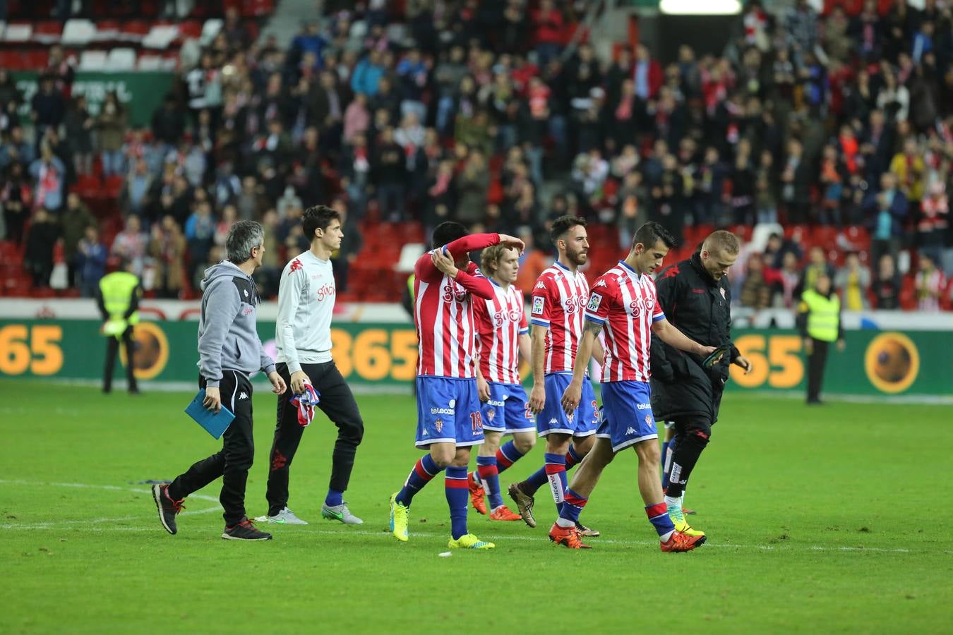 ¿Estuviste en el Sporting 5-1 Real Sociedad? Búscate en las imágenes (I)