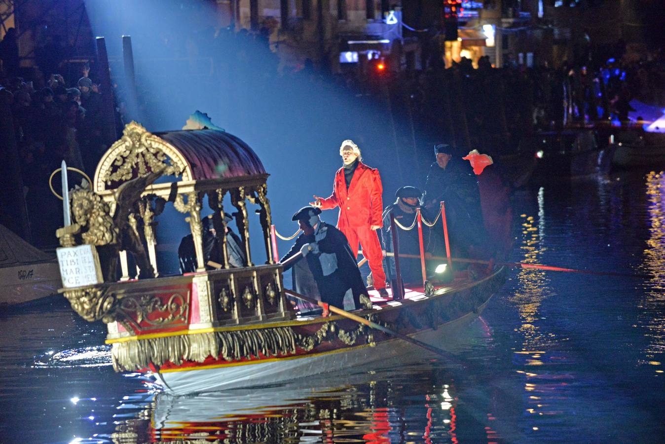 Desfile de góndolas para abrir el Carnaval de Venecia