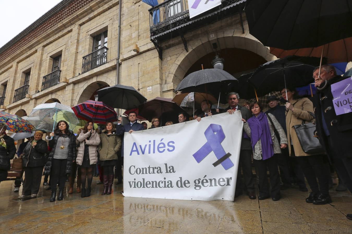 Duelo y silencio en Avilés